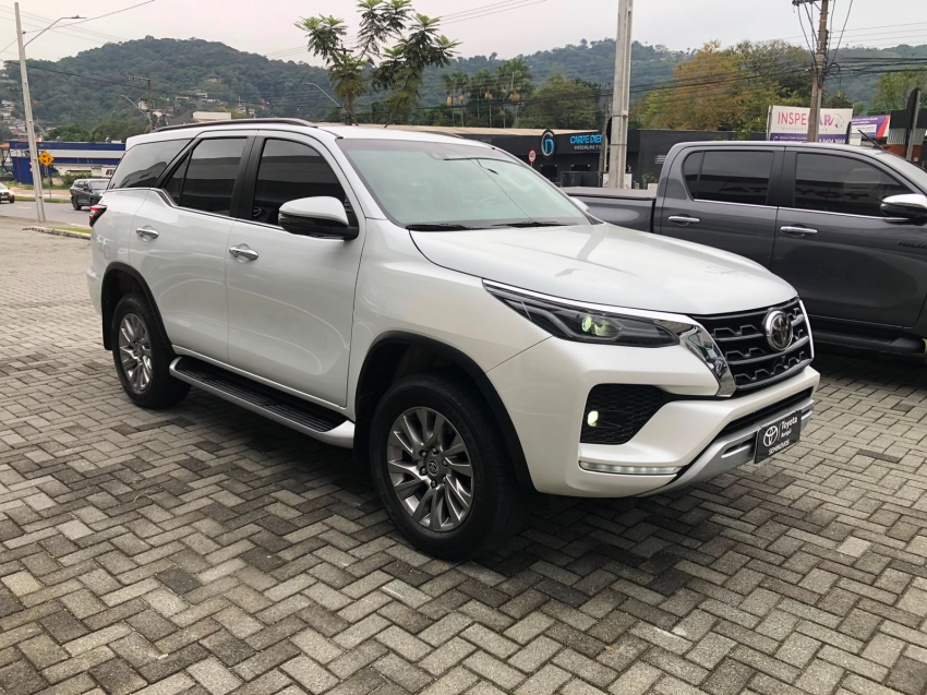 toyota hilux sw4 2.8 d-4d turbo diesel srx 7l 4x4 automatico 5p 20245