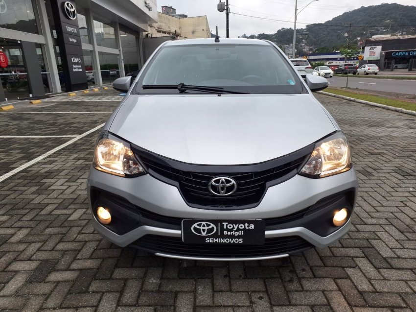 toyota etios 1.5 flex automatico 2018