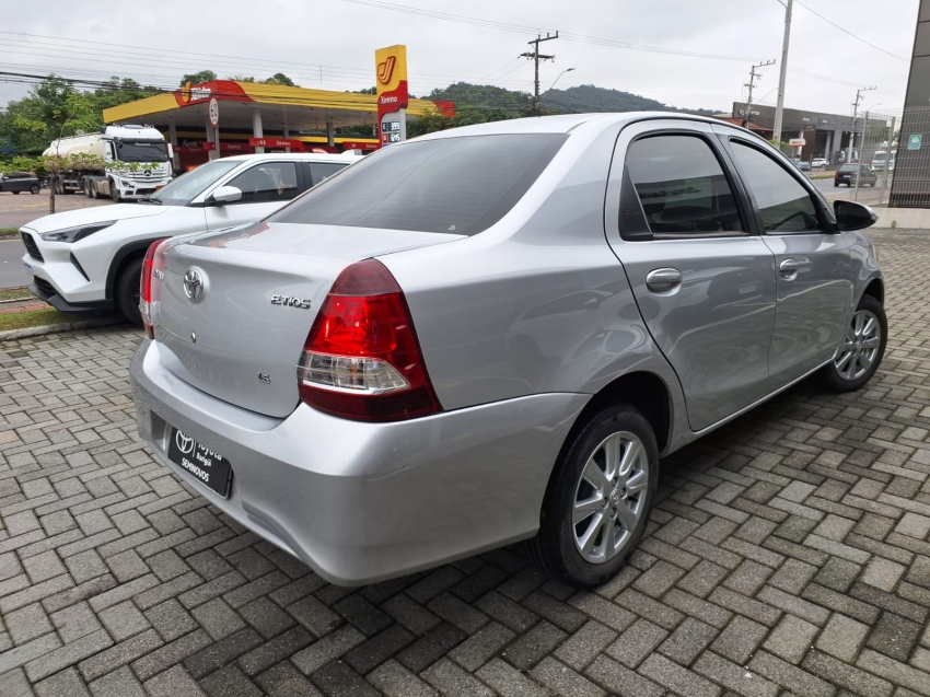 toyota etios 1.5 flex automatico 20185