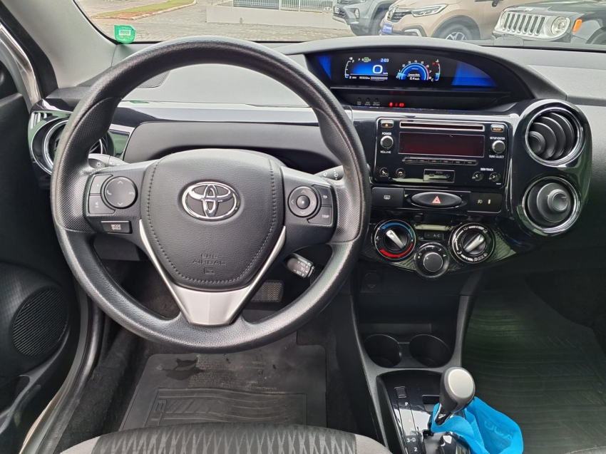 toyota etios 1.5 flex automatico 201810