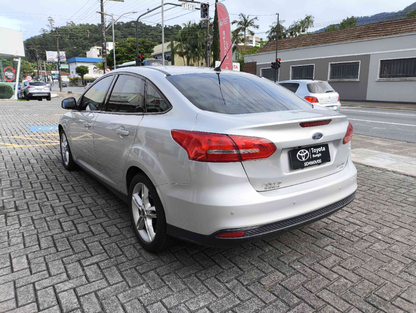 ford focus 2.0 se sedan 16v flex 4p powershift 2016
