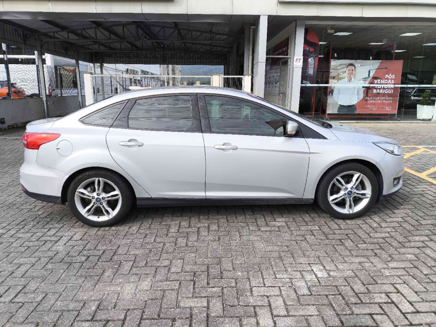 ford focus 2.0 se sedan 16v flex 4p powershift 2016