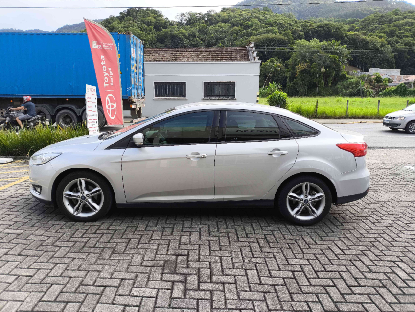 ford focus 2.0 se sedan 16v flex 4p powershift 2016