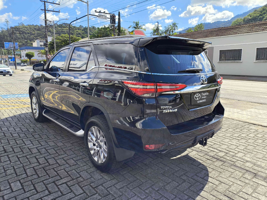 toyota hilux sw4 2.8 d-4d turbo diesel srx 7l 4x4 automatico 4p 2022