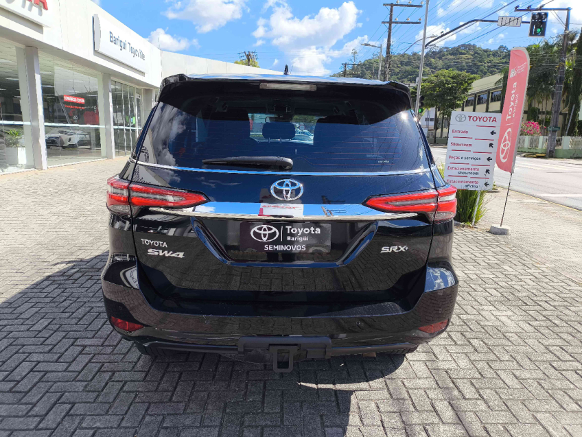 toyota hilux sw4 2.8 d-4d turbo diesel srx 7l 4x4 automatico 4p 2022