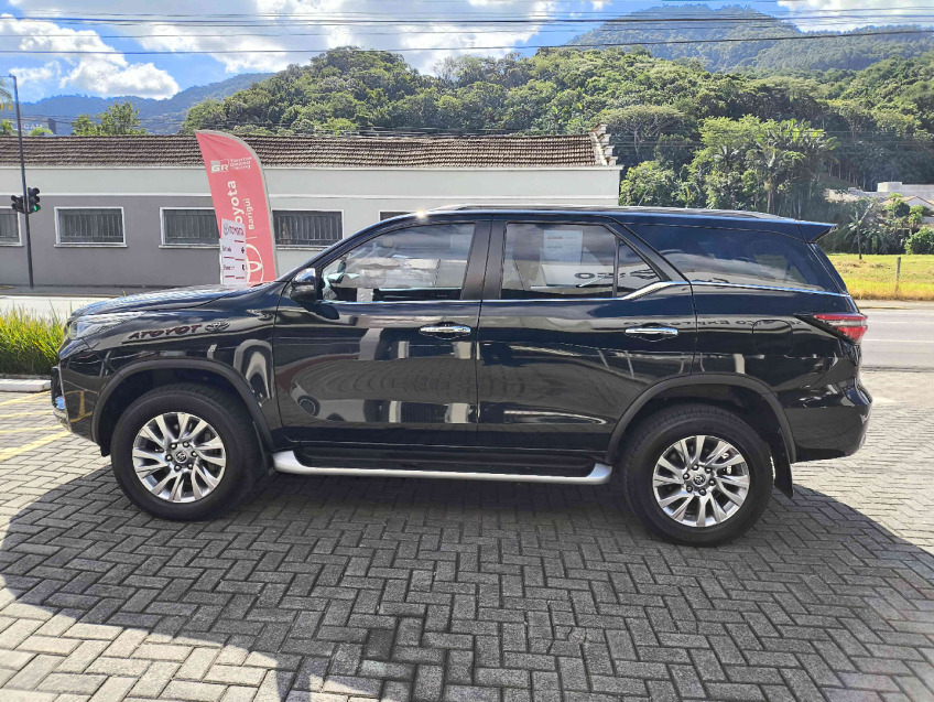 toyota hilux sw4 2.8 d-4d turbo diesel srx 7l 4x4 automatico 4p 2022