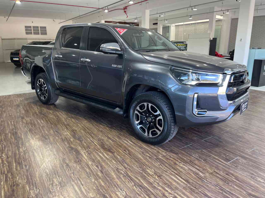 hilux srx 2.8 diesel