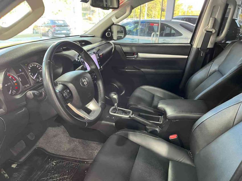 hilux srx 2.8 diesel