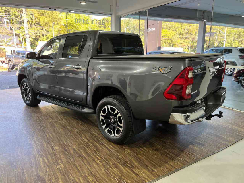 hilux srx 2.8 diesel
