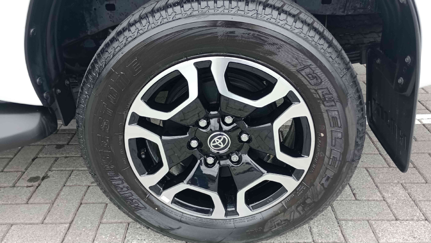 toyota hilux 2.8 d-4d turbo diesel cd srx 4x4 automatico 4p 202416