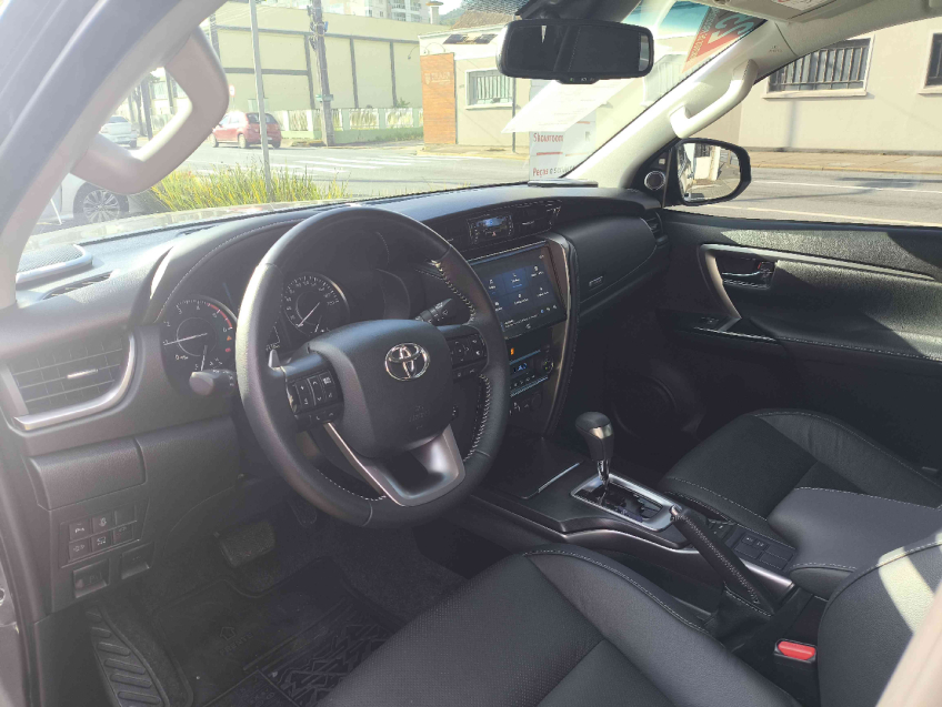 toyota hilux sw4 2.8 d-4d turbo diesel srx platinum 7l 4x4 automatico 4p 202510