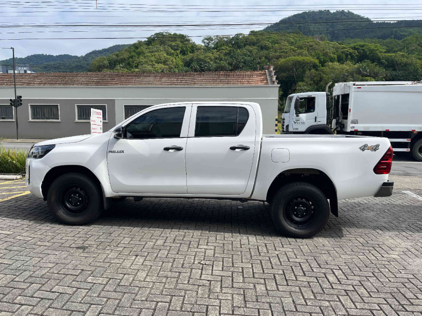 toyota hilux 2.8 d-4d turbo diesel cd power pack 4x4 automatico 4p 20243