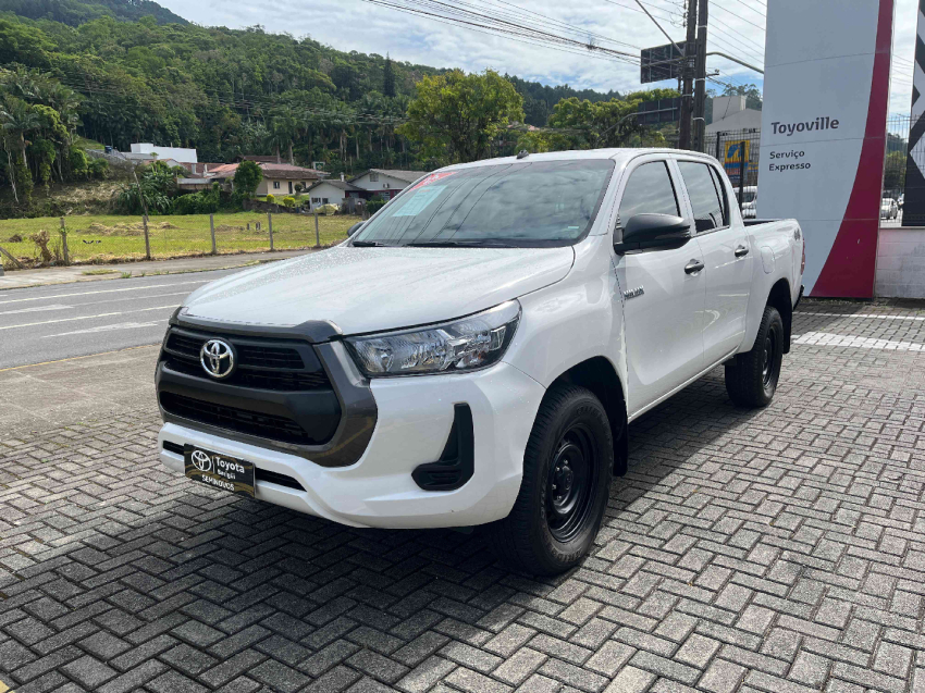 toyota hilux 2.8 d-4d turbo diesel cd power pack 4x4 automatico 4p 20242