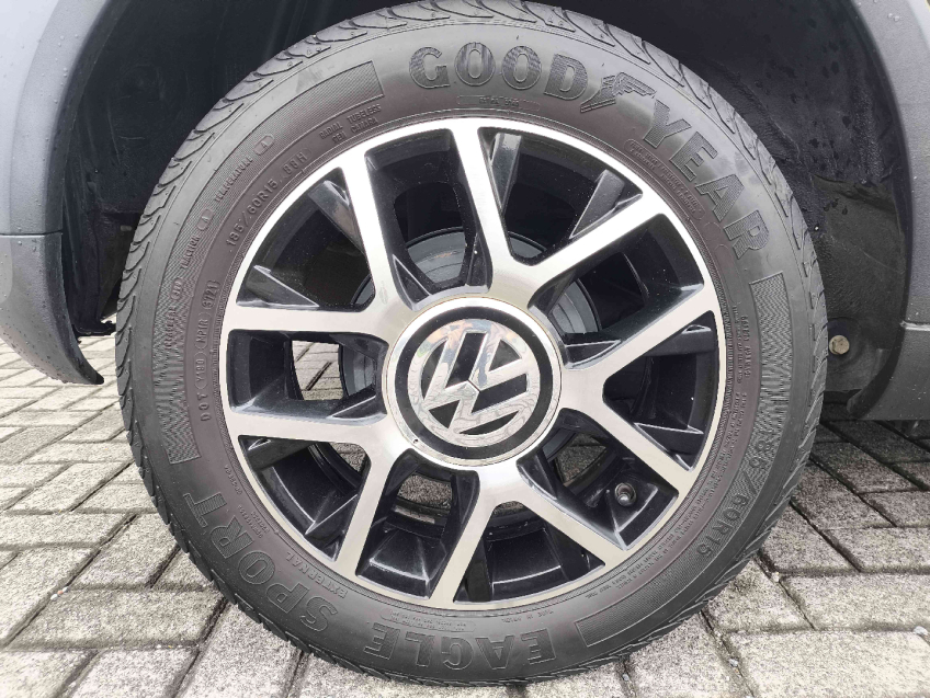 volkswagen up! cross 1.0 tsi9