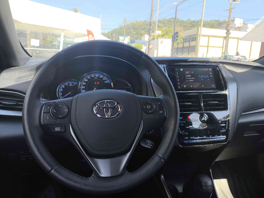 toyota yaris 1.5 16v flex xs multidrive 4p automatico 202512