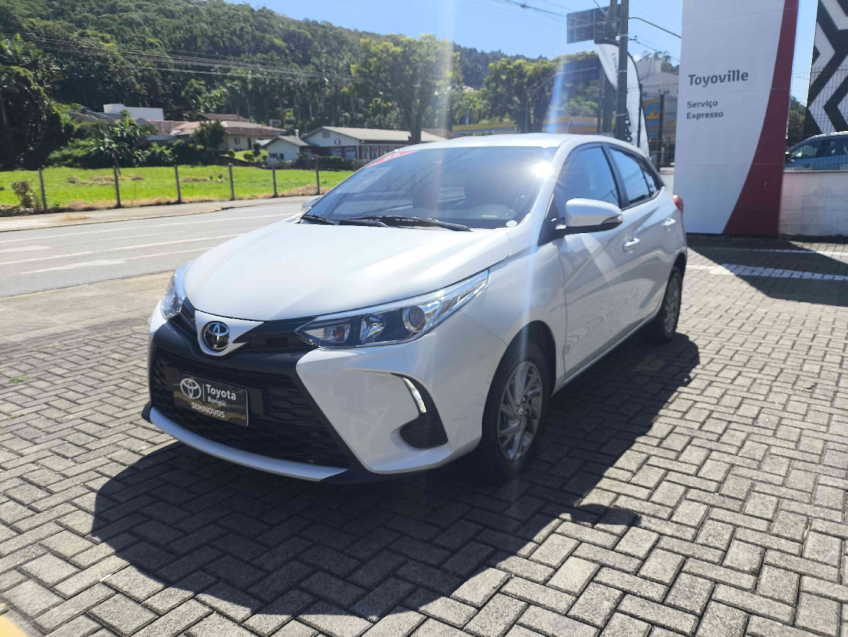 toyota yaris 1.5 16v flex xs multidrive 4p automatico 20252