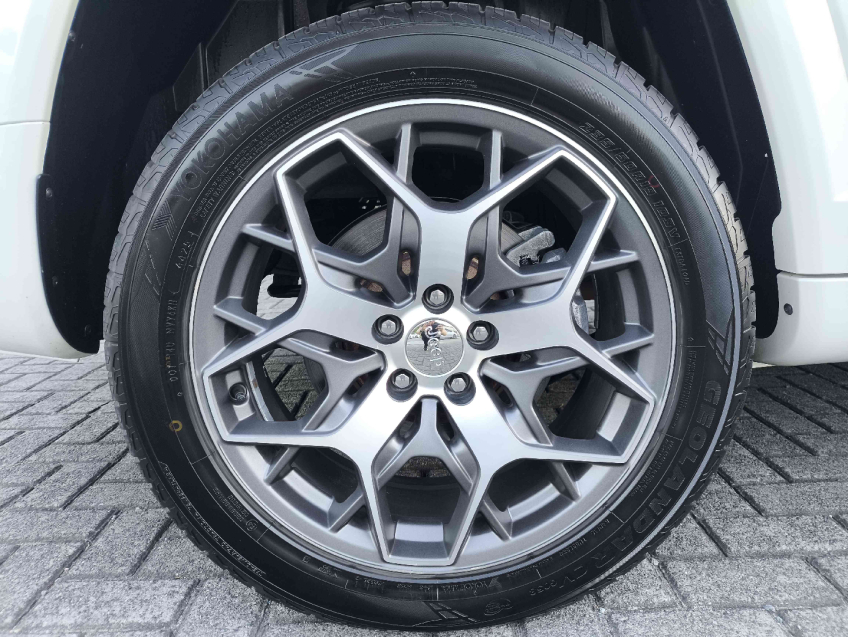 jeep commander 2.0 td380 turbo diesel overland at9 4p automatico 20238