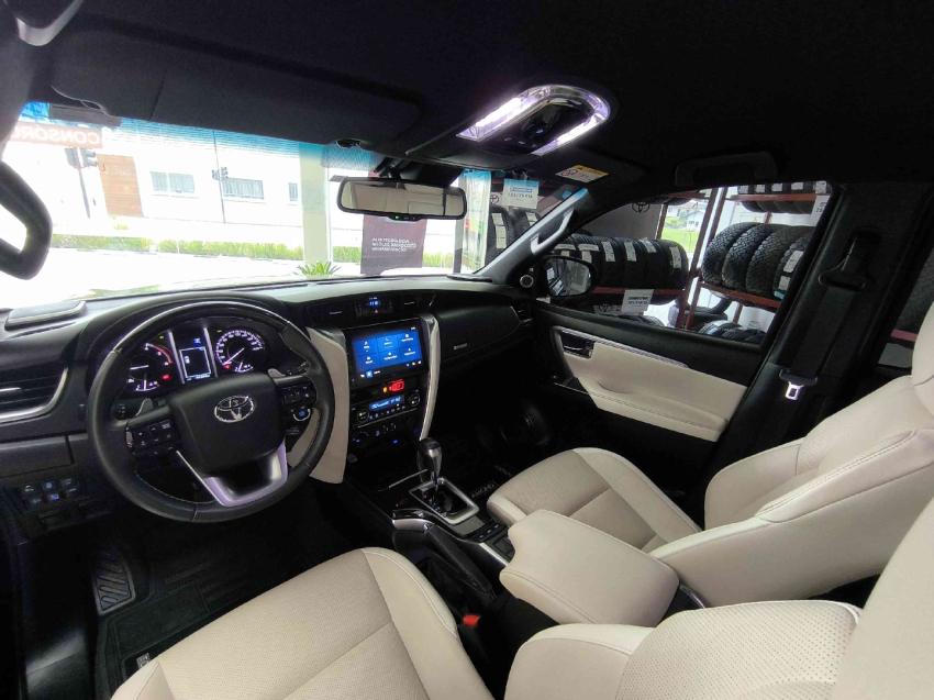 toyota hilux sw4 2.8 d-4d turbo diesel diamond 7l 4x4 automatico 4p 202410