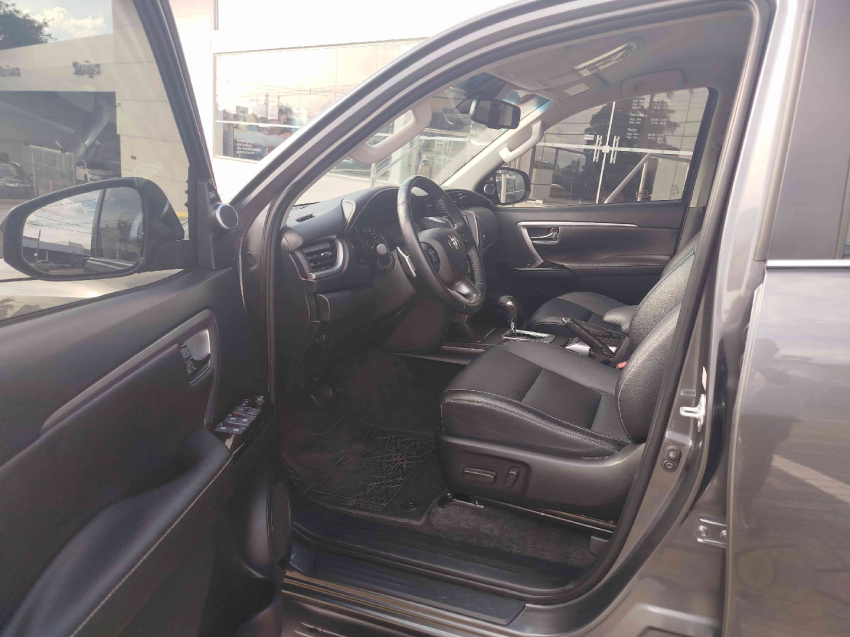 toyota hilux sw4 2.8 d-4d turbo diesel srx 7l 4x4 automatico 4p 20217