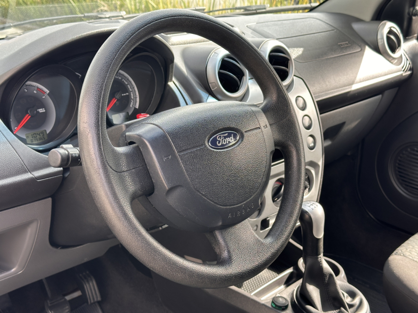 ford fiesta 1.6 rocam hatch 8v flex 4p manual 201410