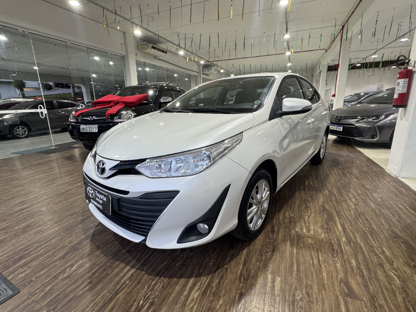 yaris xl 1.5 flex sedan0