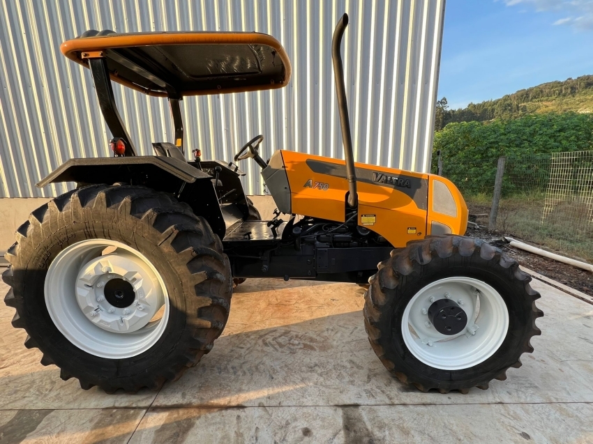valtra a750
