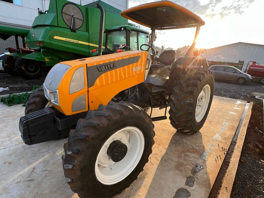 valtra a750