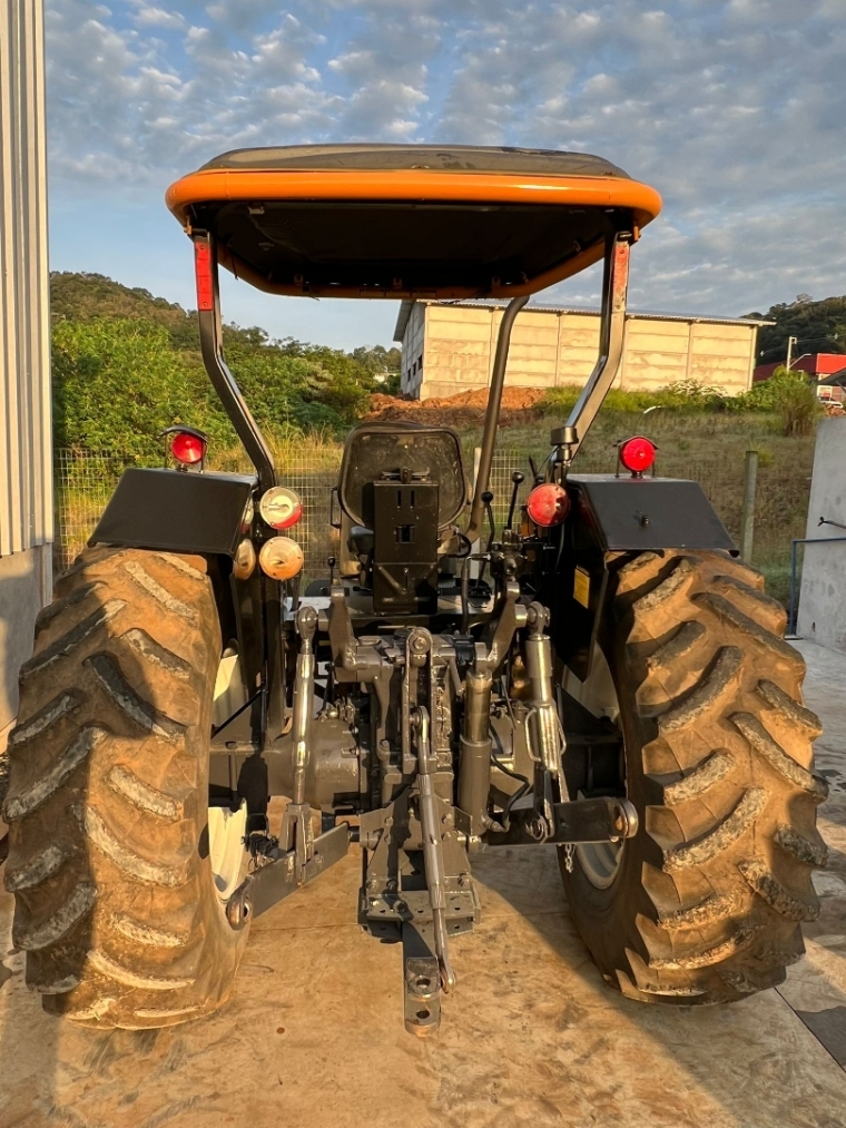 valtra a750