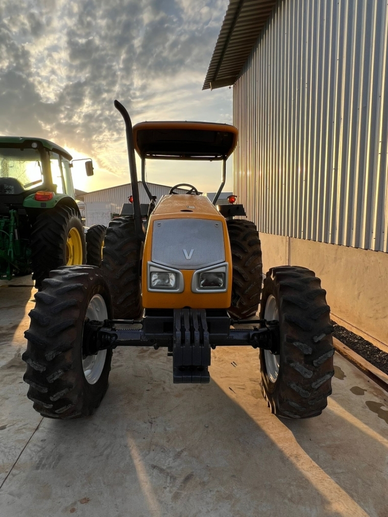 valtra a750