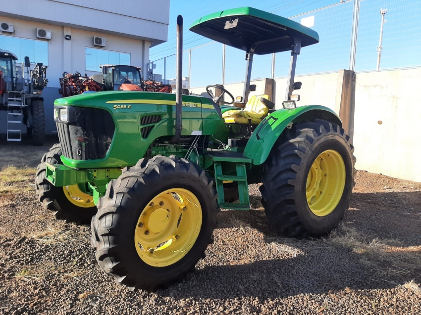 john deere 5085e