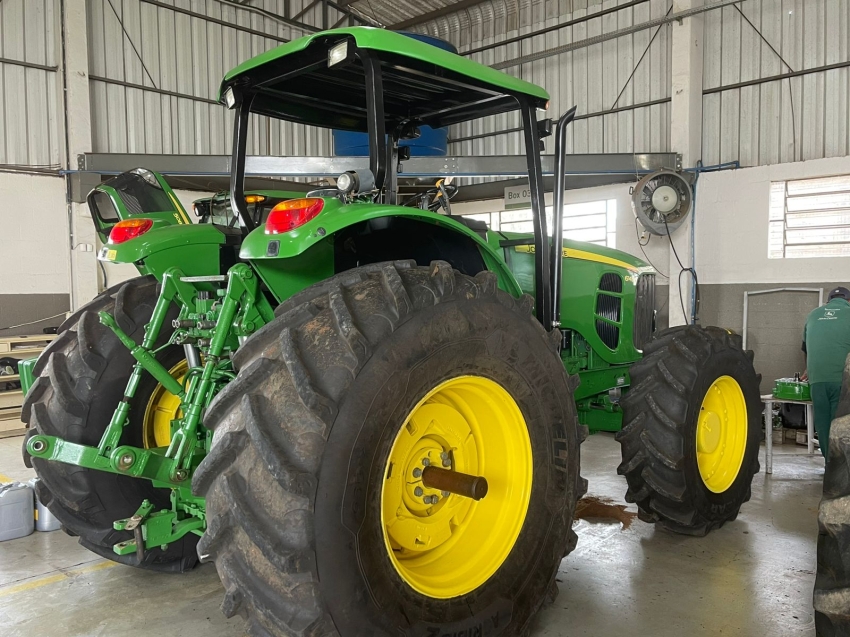 john deere 6145j
