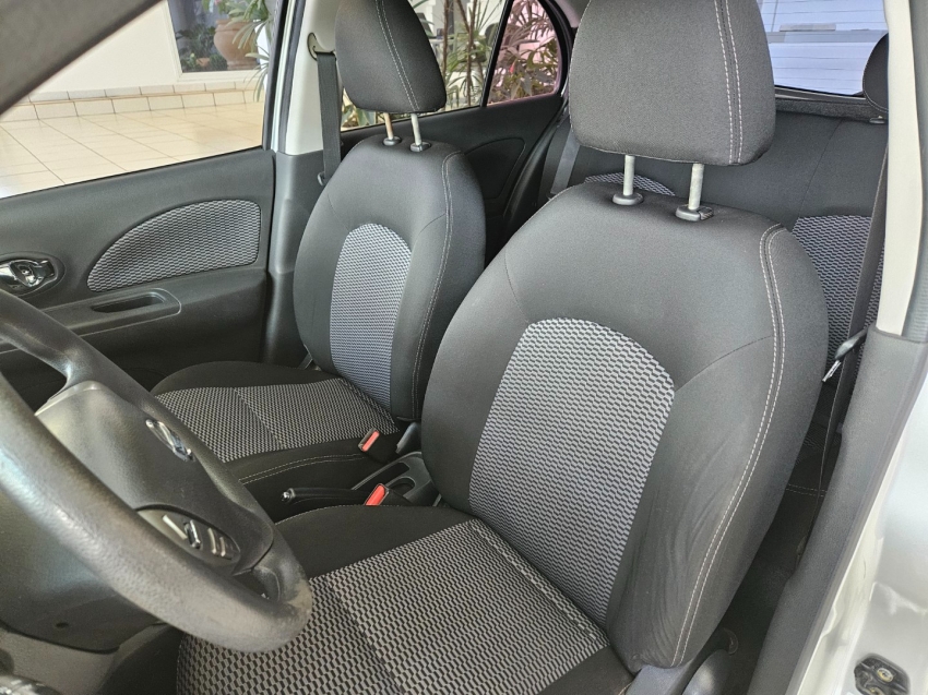 nissan march 1.6 sv 16v flex 4p xtronic