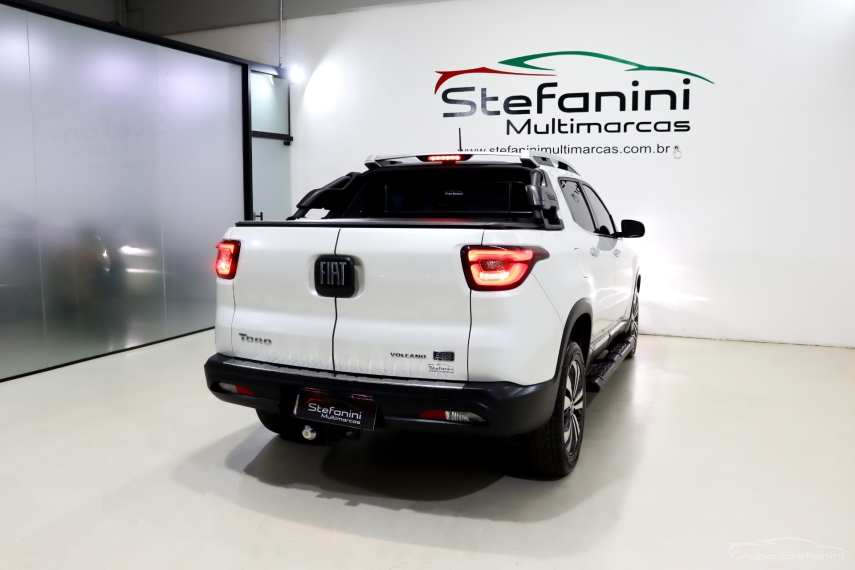 fiat toro 2.0 16v turbo diesel volcano 4wd at9 4p automatico 2023