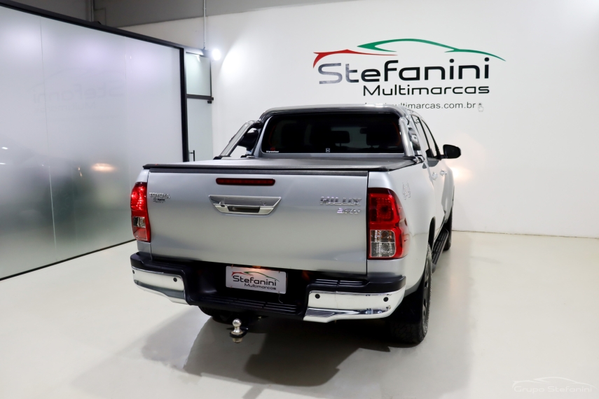 toyota hilux 2.8 d-4d turbo diesel cd srv 4x4 automatico 4p 2021