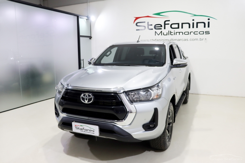 toyota hilux 2.8 d-4d turbo diesel cd srv 4x4 automatico 4p 2021 toyota hilux 2.8 d-4d turbo diesel cd srv 4x4 automatico 4p 2021
