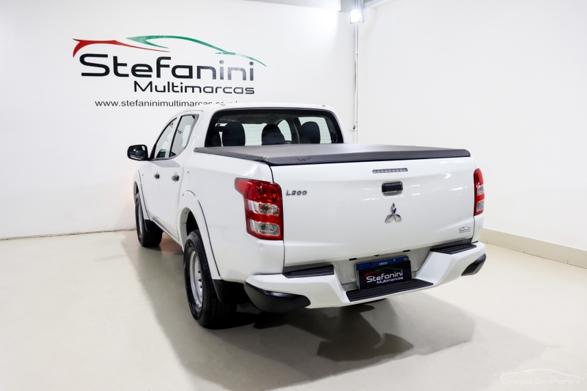 mitsubishi l200 triton 2.4 16v turbo diesel savana gls cd 4x4 automatico 4p 2023