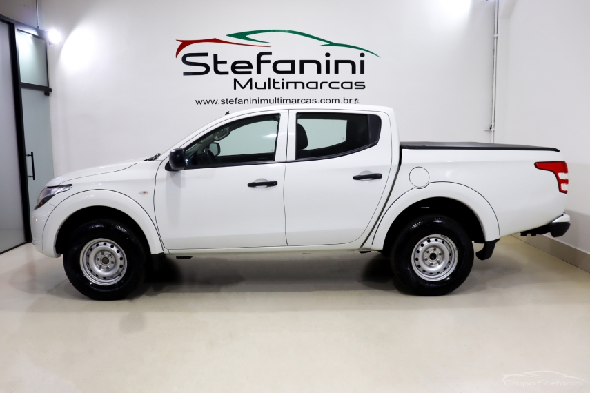 mitsubishi l200 triton 2.4 16v turbo diesel savana gls cd 4x4 automatico 4p 2023