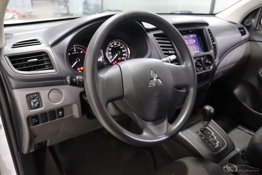 mitsubishi l200 triton 2.4 16v turbo diesel savana gls cd 4x4 automatico 4p 2023