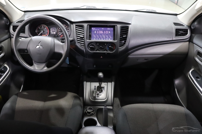 mitsubishi l200 triton 2.4 16v turbo diesel savana gls cd 4x4 automatico 4p 2023