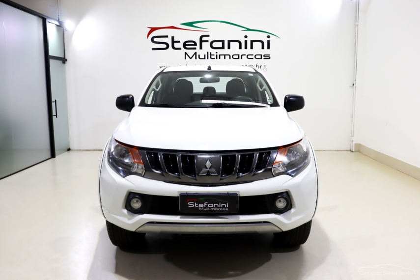 mitsubishi l200 triton 2.4 16v turbo diesel savana gls cd 4x4 automatico 4p 2023