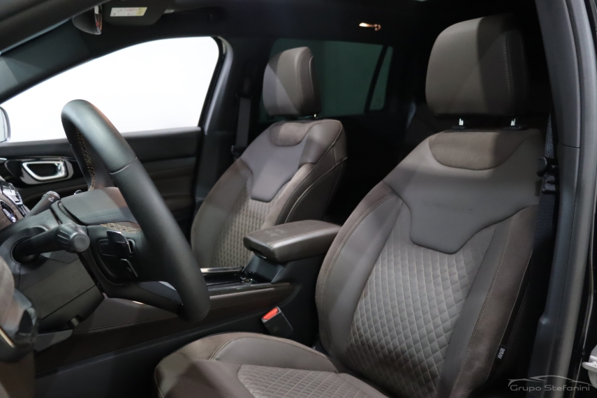 jeep commander 2.0 td380 turbo diesel overland at9 4p automatico 2025