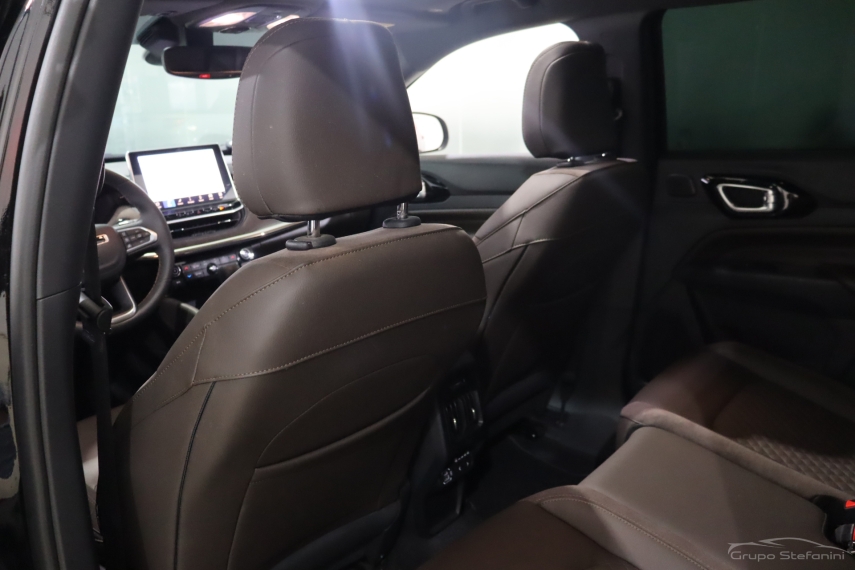 jeep commander 2.0 td380 turbo diesel overland at9 4p automatico 2025