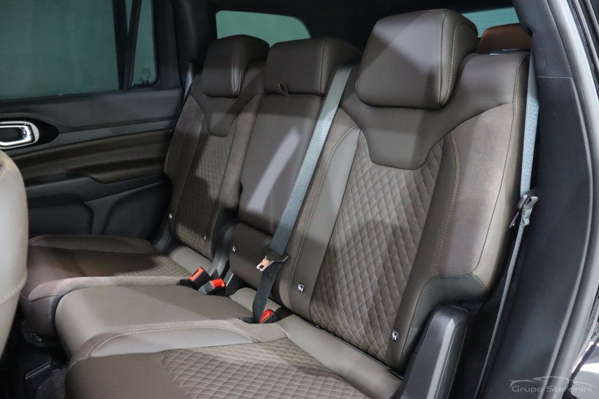 jeep commander 2.0 td380 turbo diesel overland at9 4p automatico 2025