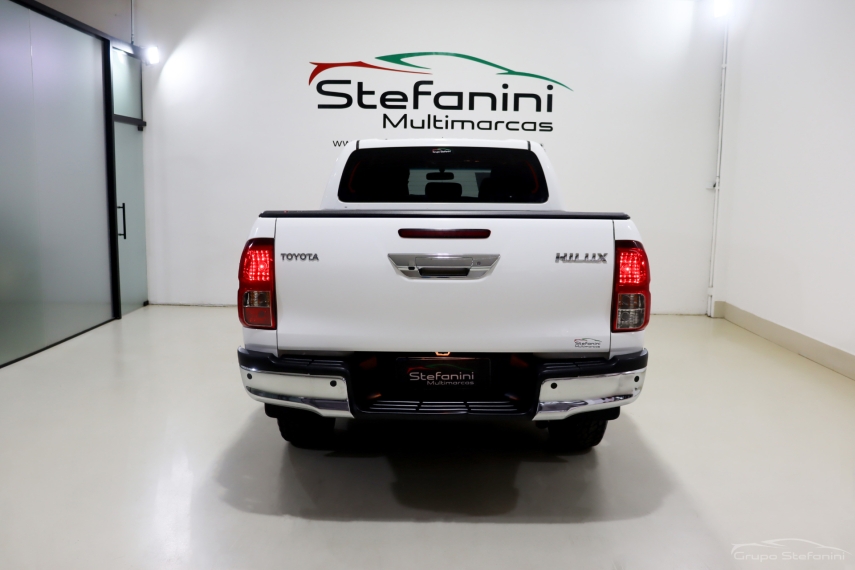 toyota hilux 2.8 d-4d turbo diesel cd sr 4x4 automatico 4p 2022