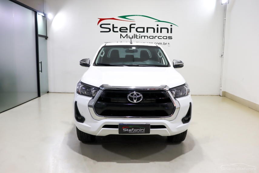 toyota hilux 2.8 d-4d turbo diesel cd srv 4x4 automatico 4p 2024