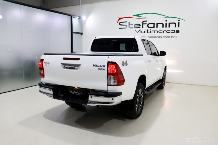 toyota hilux 2.8 d-4d turbo diesel cd srv 4x4 automatico 4p 2024