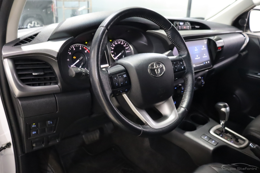 toyota hilux 2.8 d-4d turbo diesel cd srv 4x4 automatico 4p 2024