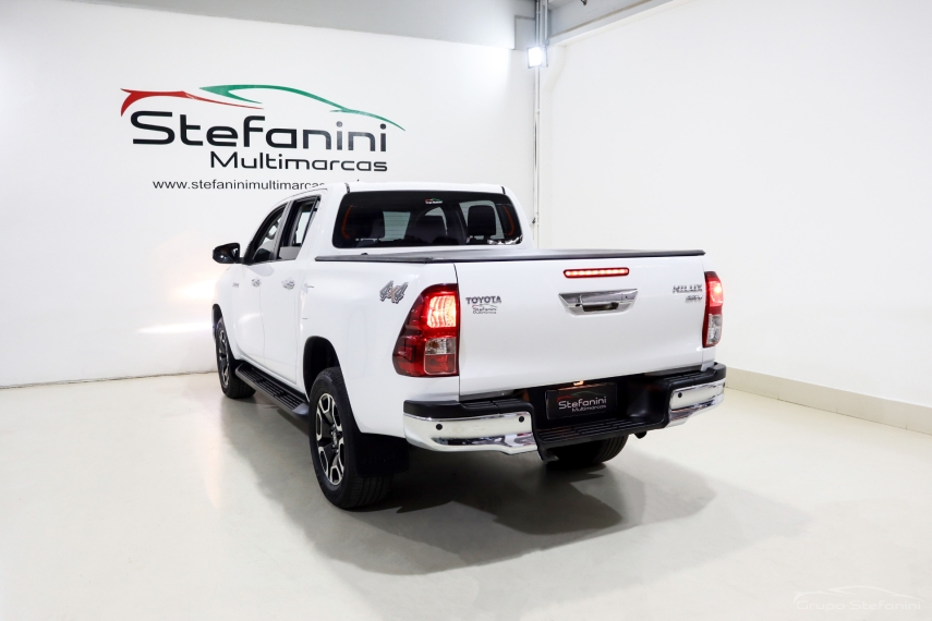 toyota hilux 2.8 d-4d turbo diesel cd srv 4x4 automatico 4p 2024