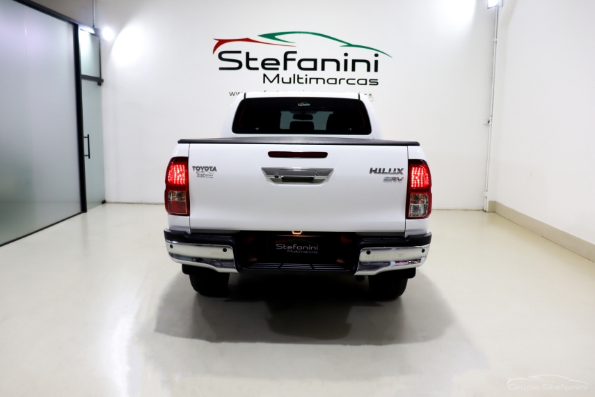 toyota hilux 2.8 d-4d turbo diesel cd srv 4x4 automatico 4p 2024