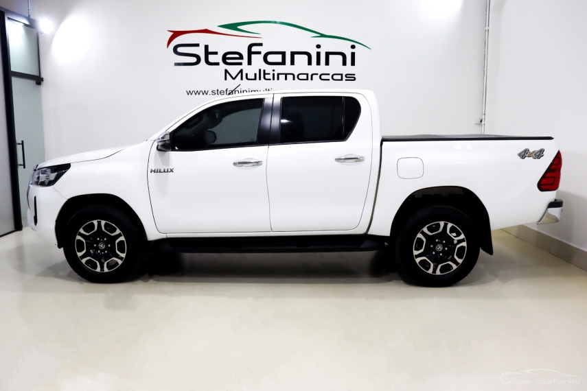 toyota hilux 2.8 d-4d turbo diesel cd srv 4x4 automatico 4p 2024